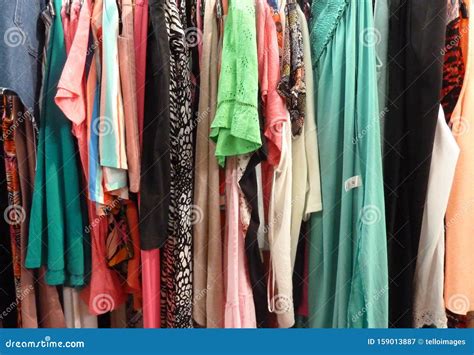 Secondhand, Vintage & Preloved Women's Clothing 